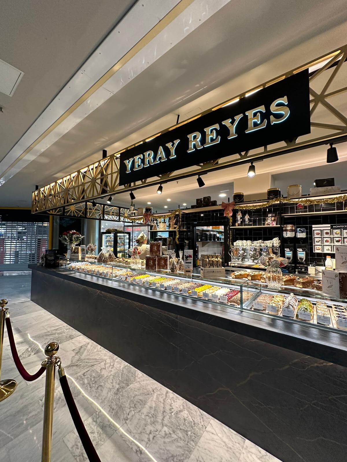 Muchas gracias por este 2024 desde Pastelerías Yeray Reyes 1 CC LAS ARENAS